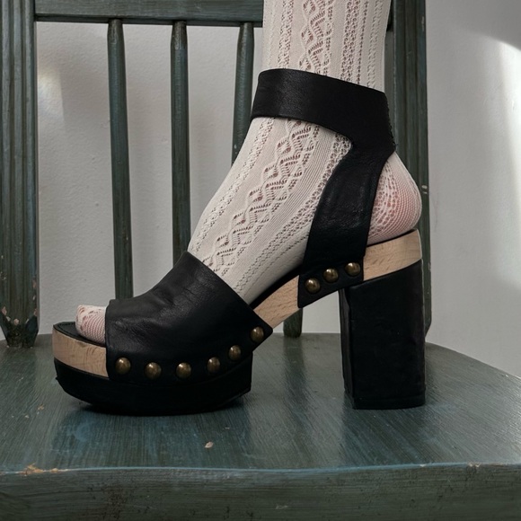 SOLD - Picture 3 of 9